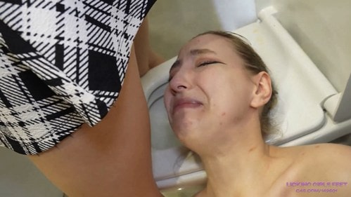 Golden Scat shower as a lesson for a whore