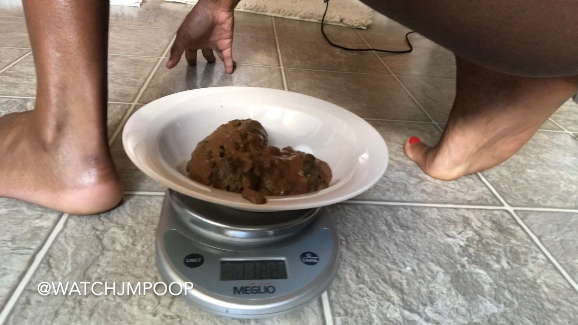 WatchMarleyPoop – Marley Drops A HUGE LOAD weighs it