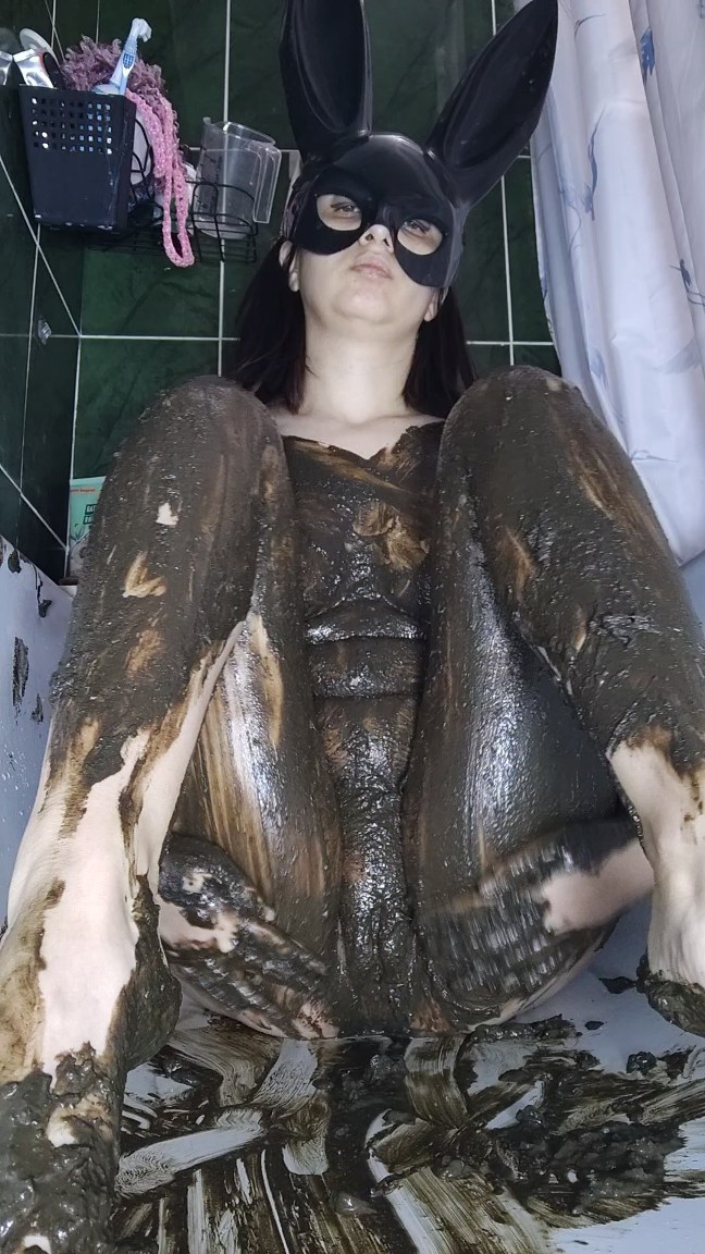 Messy Diarrhea Smear and Orgasm in Mask
