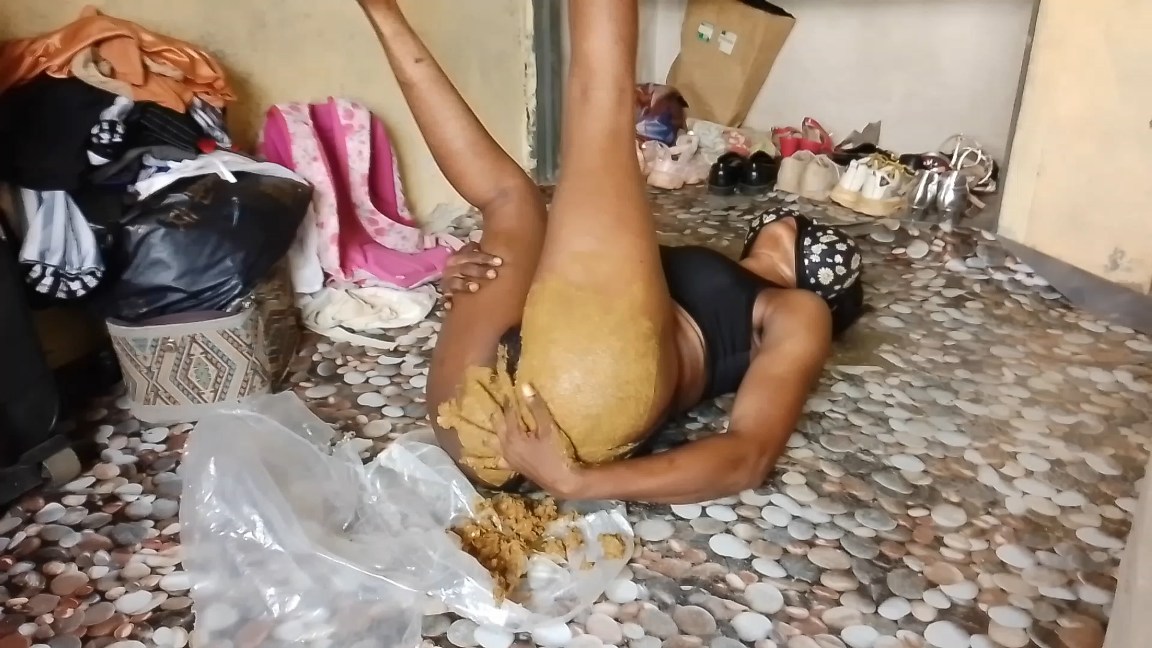 PrettyEbonies – Ebony Load Drops While She’s Flat on the Floor